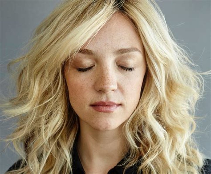 Abby Elliott - CelebNetWorth