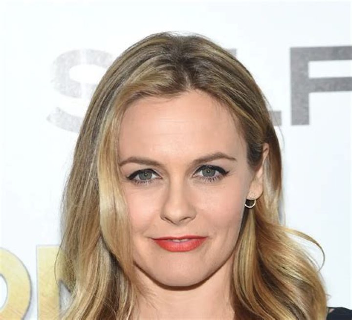 Alicia Silverstone Net worth, Age, Height. 2022