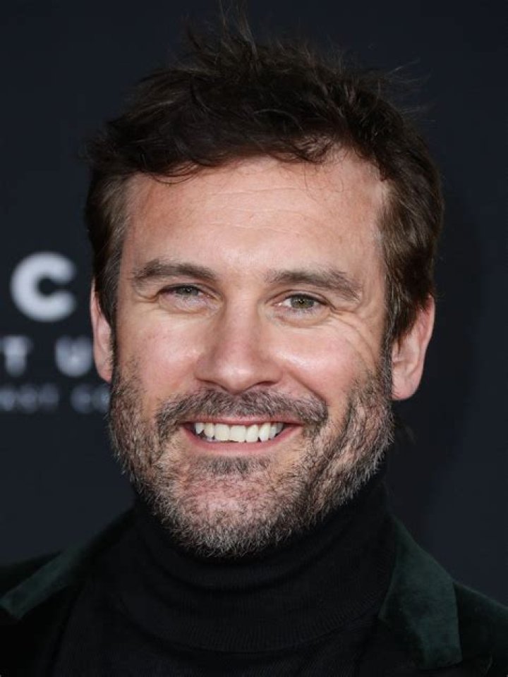 How tall is Clive Standen