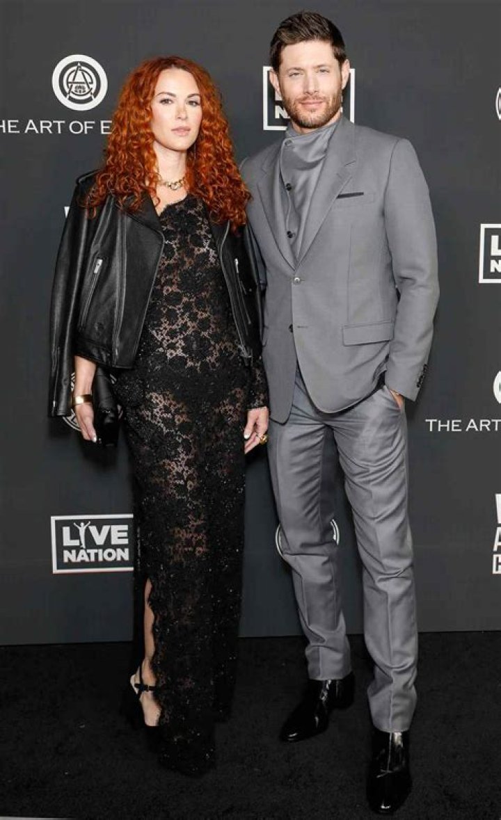 How tall is Danneel Ackles