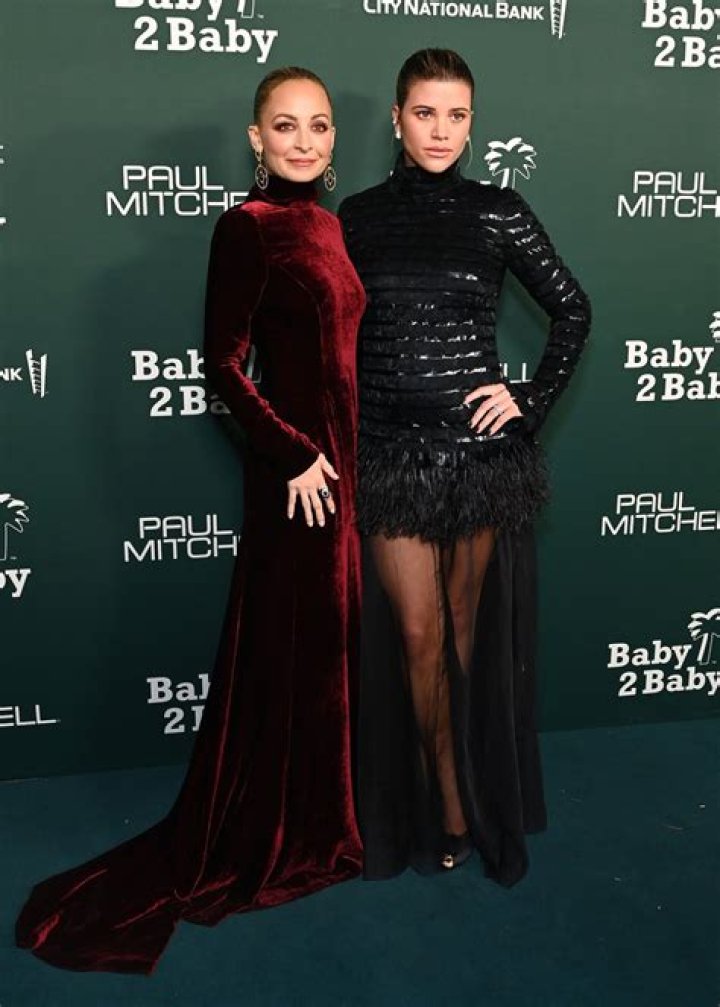 How tall is Nicole Richie