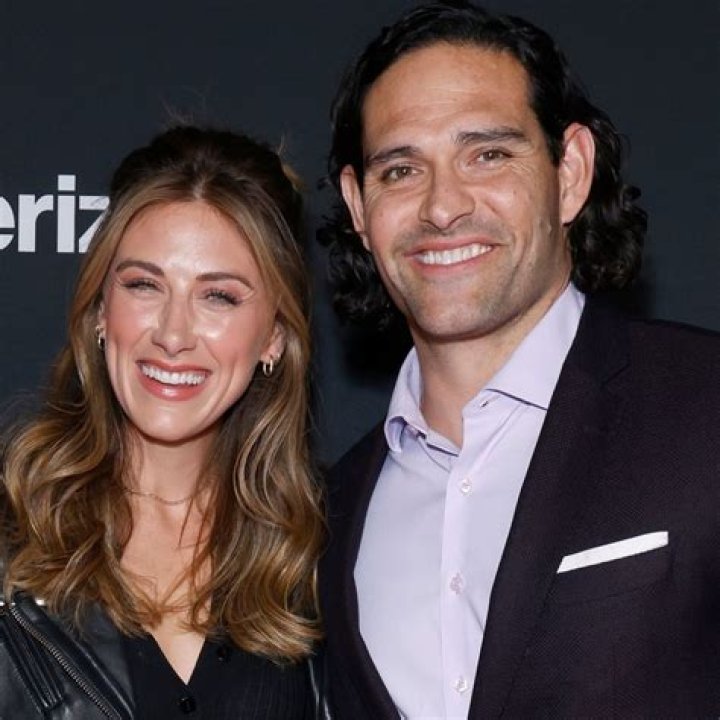 Perry Mattfeld – Celebsgraphy