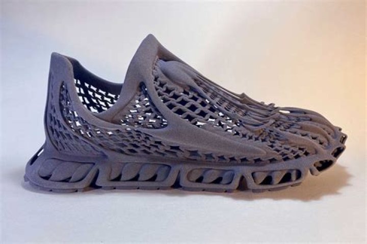 World's Tallest Teenager Gets 3-D Printed Shoes For His Size-28 Feet