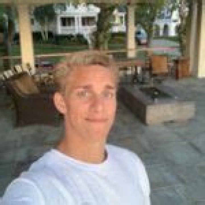 Zack Fairhurst Age | Wiki, Net worth, Bio, Height, Girlfriend?